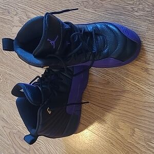 Nike Air Jordan 12 Retro Black & Purple Boys Big Kids Size 2.5Y